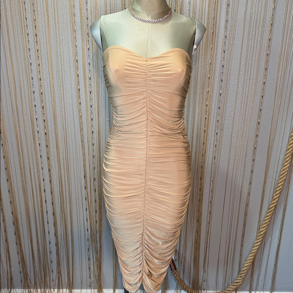 Chic Strapless Ruched Dress in Cream